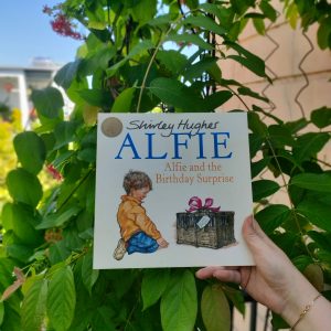 Alfie and the Birthday Surprise - Shirley Hughes